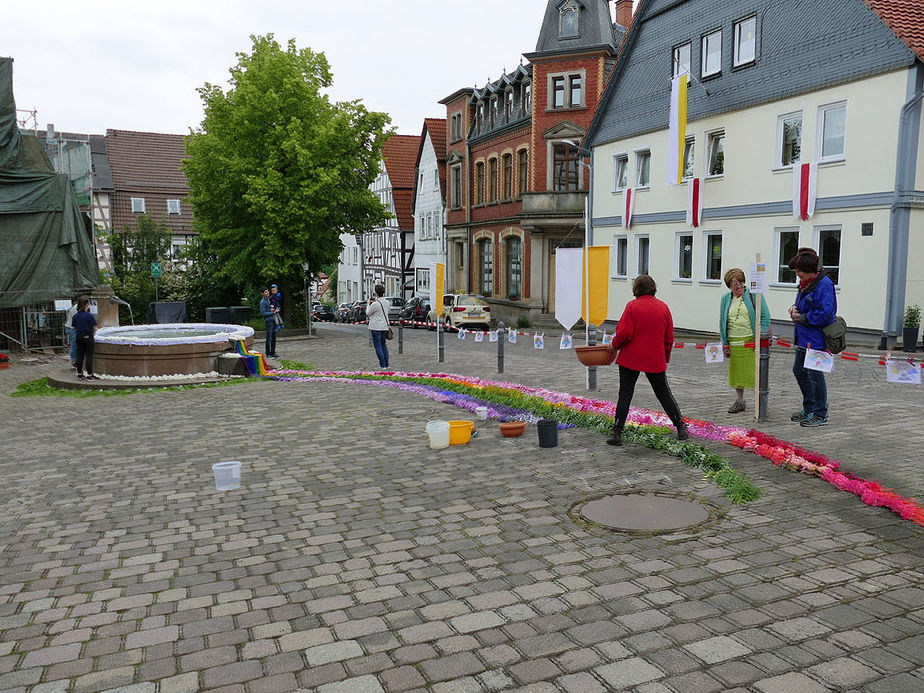 Bluemteppich auf dem Naumburegr Marktplatz (Foto: Karl-Franz Thiede)